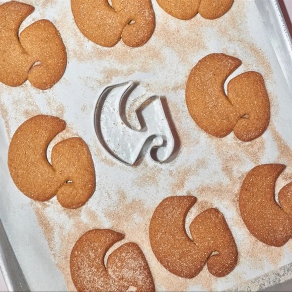 NEW Glossier G Logo Limited Edition Cookie Cutter - Picture 2 of 5